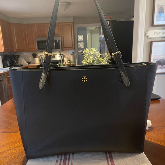 Tory Burch Handbags - Tory Burch Large Emerson Tote